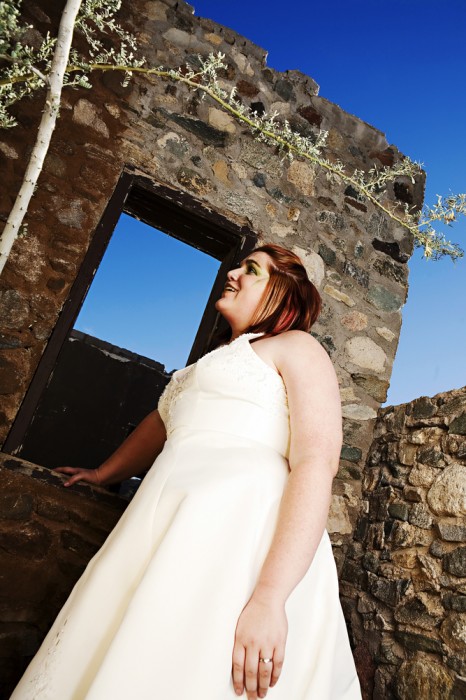 Plus size bride with green eye make-up