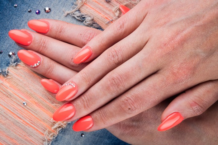 Orange nails with cristals