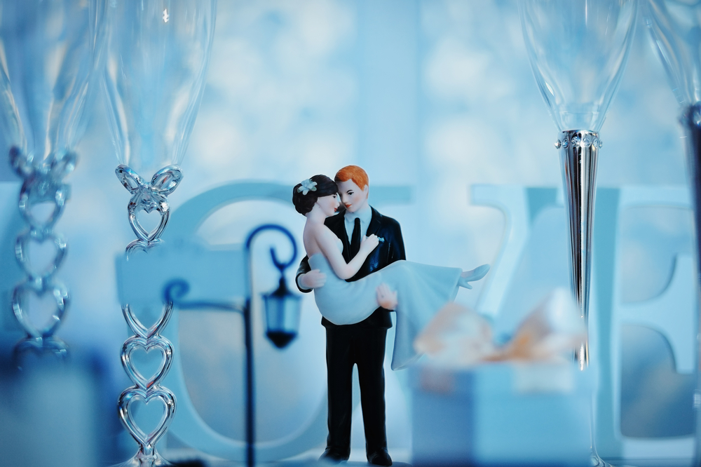 Wedding bride and groom figurine