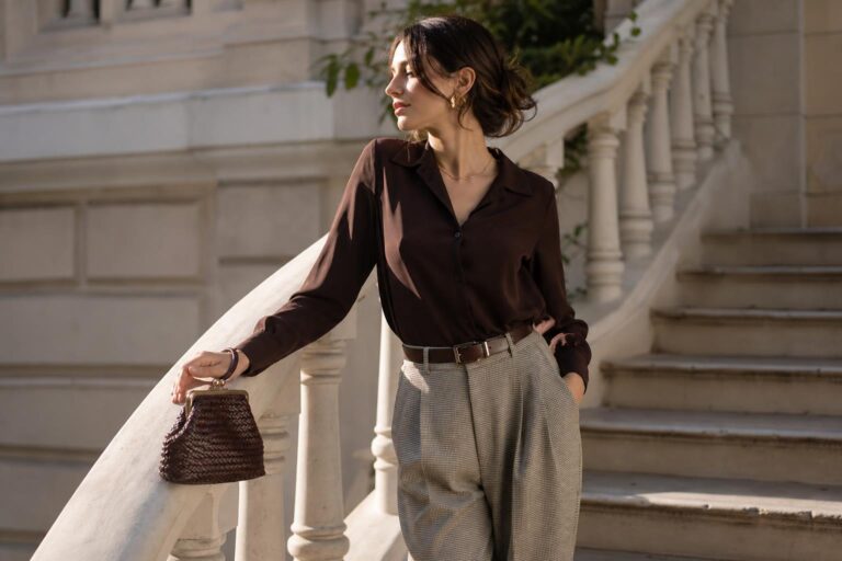 Vintage style outfits featuring a soft 1950s tea dress with cardigan and simple accessories for modern daytime wear